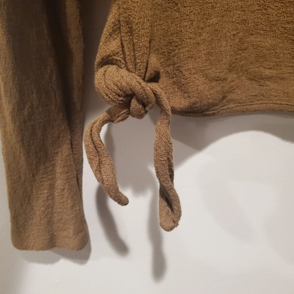 Madell Texture & Thread Top - Picture 5 of 7